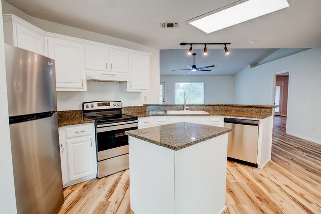 2989 Via Conquistadores, Navarre, FL 32566