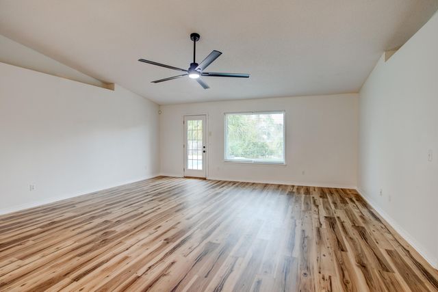 2989 Via Conquistadores, Navarre, FL 32566