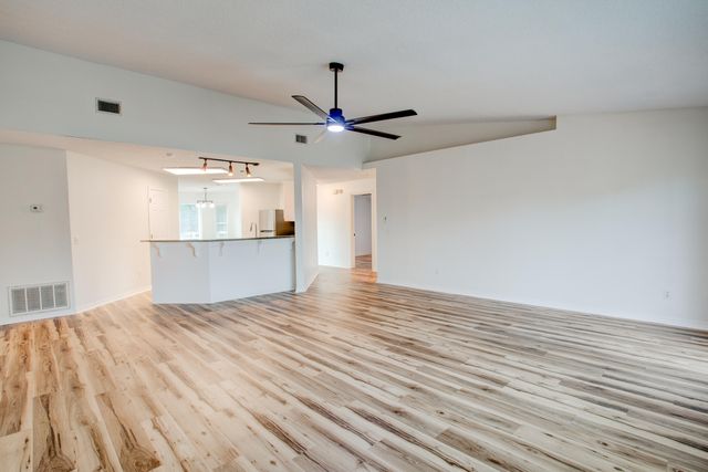 2989 Via Conquistadores, Navarre, FL 32566