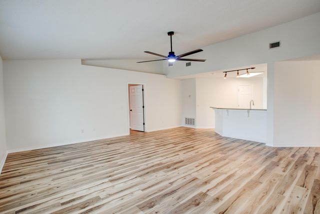 2989 Via Conquistadores, Navarre, FL 32566