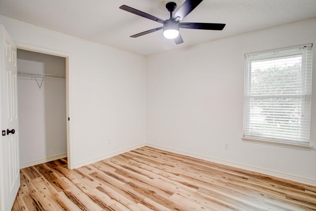 2989 Via Conquistadores, Navarre, FL 32566