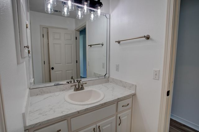 2989 Via Conquistadores, Navarre, FL 32566