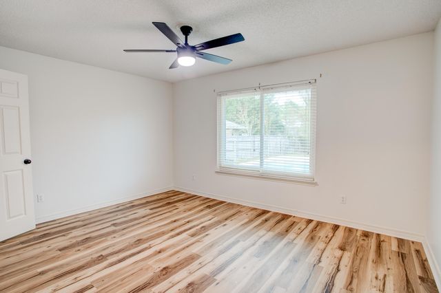 2989 Via Conquistadores, Navarre, FL 32566