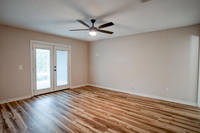 2989 Via Conquistadores, Navarre, FL 32566