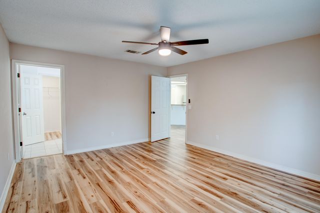 2989 Via Conquistadores, Navarre, FL 32566