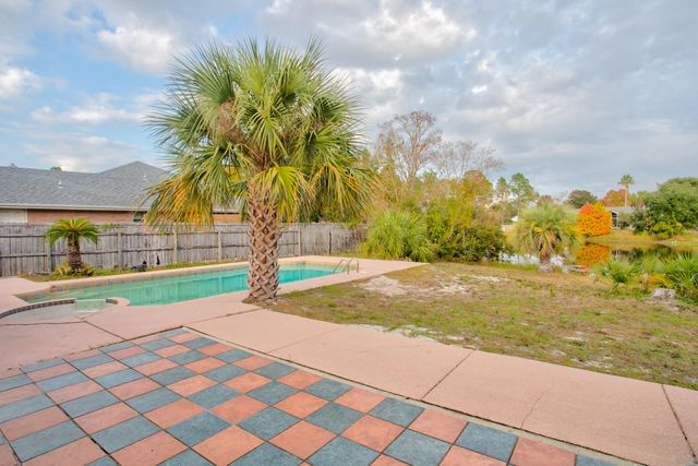 2989 Via Conquistadores, Navarre, FL 32566