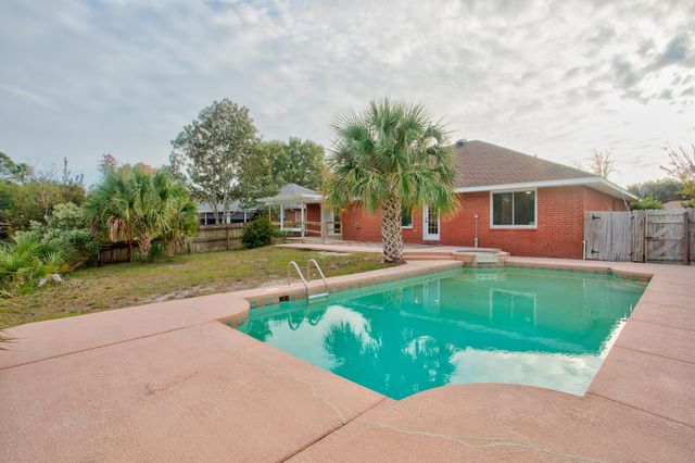 2989 Via Conquistadores, Navarre, FL 32566