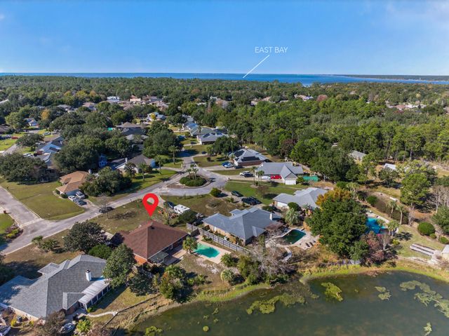 2989 Via Conquistadores, Navarre, FL 32566