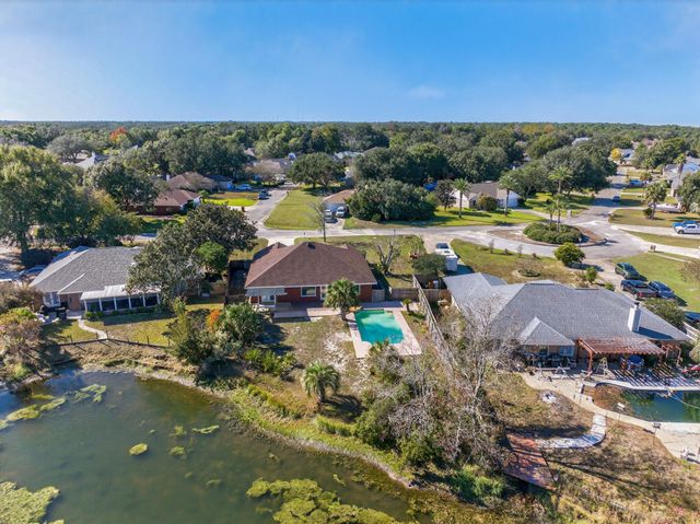 2989 Via Conquistadores, Navarre, FL 32566