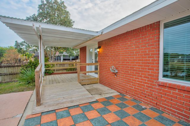 2989 Via Conquistadores, Navarre, FL 32566