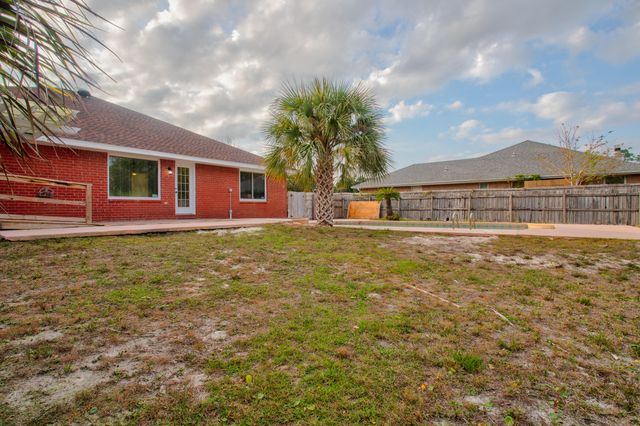 2989 Via Conquistadores, Navarre, FL 32566