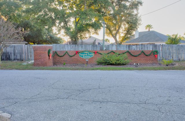 2989 Via Conquistadores, Navarre, FL 32566