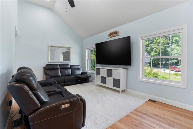 28 Stanley St, North Attleboro, MA 02763