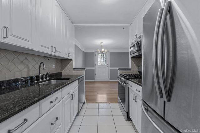 43-25 Douglaston Parkway 1H, Little Neck, NY 11363