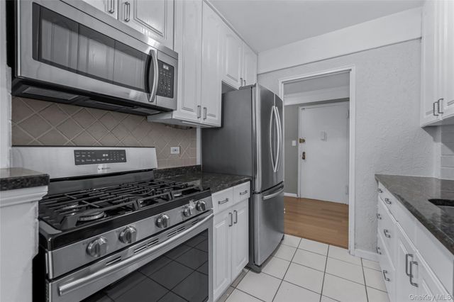 43-25 Douglaston Parkway 1H, Little Neck, NY 11363