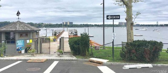 43-25 Douglaston Parkway 1H, Little Neck, NY 11363