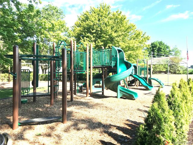 43-25 Douglaston Parkway 1H, Little Neck, NY 11363