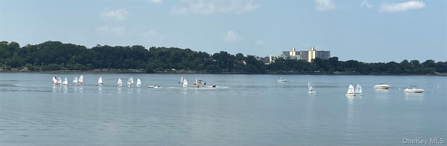 43-25 Douglaston Parkway 1H, Little Neck, NY 11363