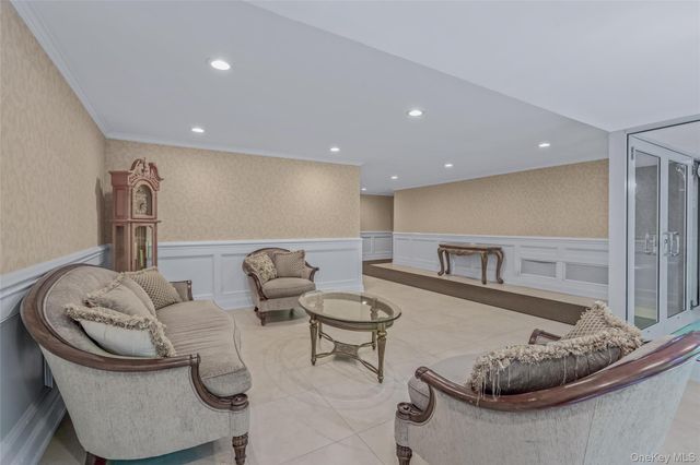 43-25 Douglaston Parkway 1H, Little Neck, NY 11363