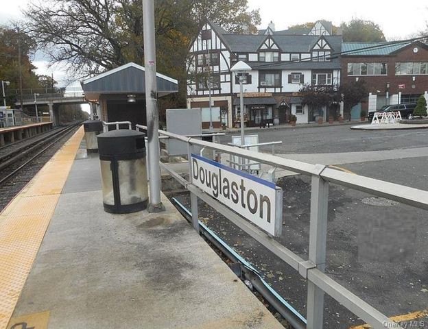43-25 Douglaston Parkway 1H, Little Neck, NY 11363