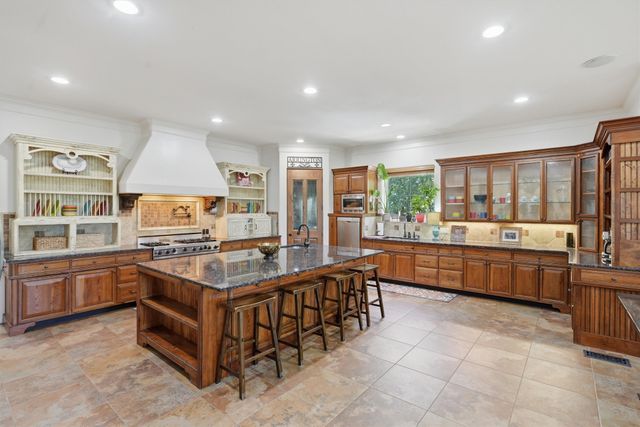 6710 Westover Drive, Granbury, TX 76049