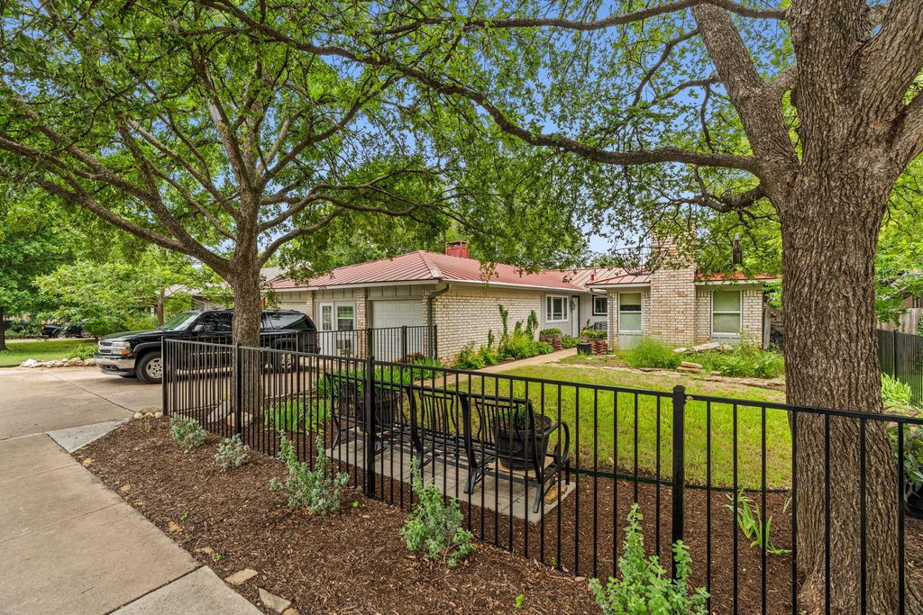 2406 Berkeley Ave B, Austin, TX 78745