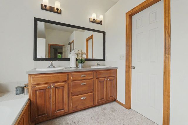 15807 W Mccormick Ave, Goddard, KS 67052