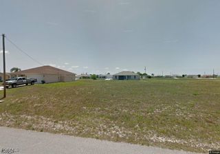 1022 NE 5th PL, Cape Coral, FL 33909