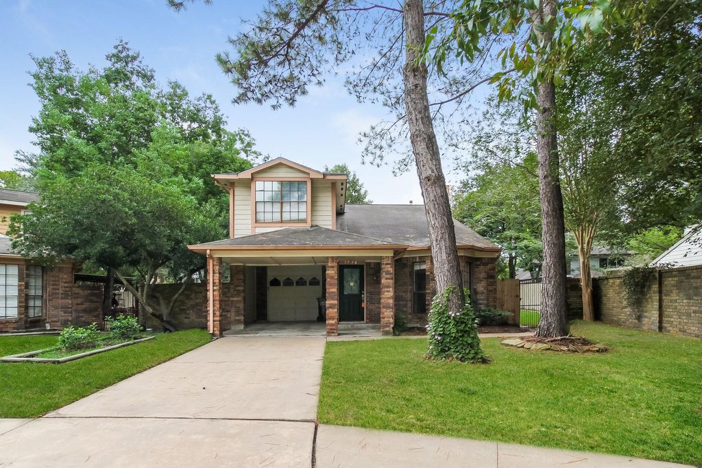 7774 High Village Drive, Houston, TX 77095