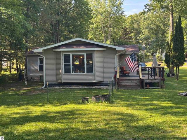 1816 Onondaga Trail, West Branch, MI 48661