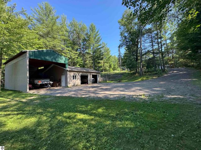 1816 Onondaga Trail, West Branch, MI 48661