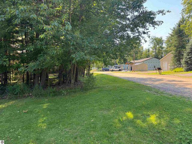 1816 Onondaga Trail, West Branch, MI 48661