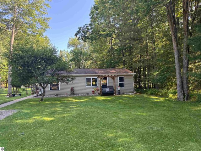 1816 Onondaga Trail, West Branch, MI 48661