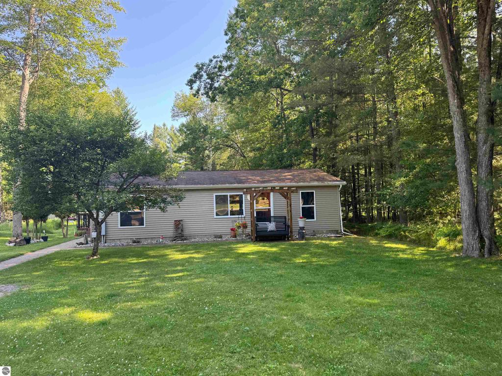 1816 Onondaga Trail, West Branch, MI 48661