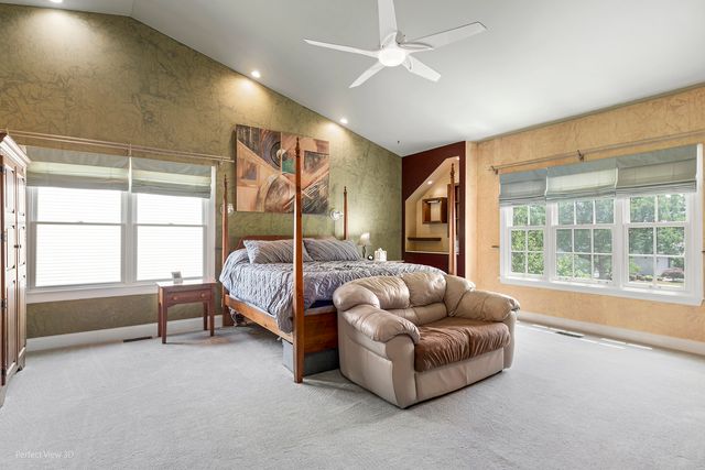 2320 Barrett Drive, Algonquin, IL 60102