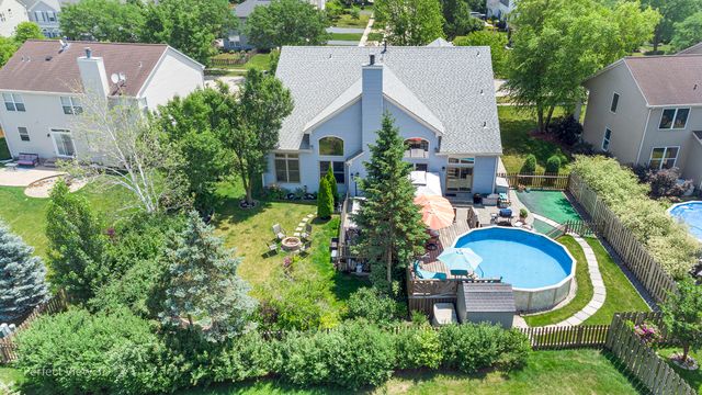 2320 Barrett Drive, Algonquin, IL 60102