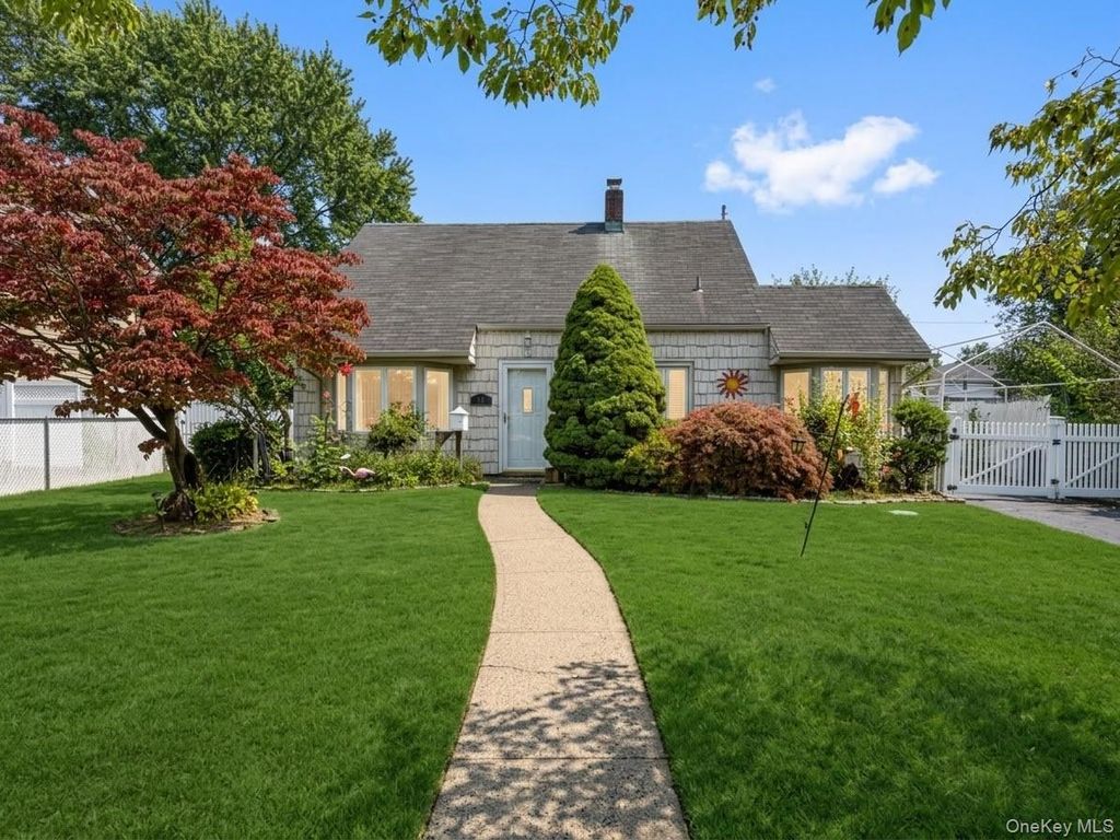 19 Curve Lane, Levittown, NY 11756 — exterior