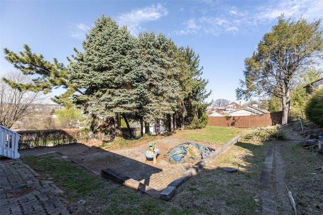403 Oak St., West Mifflin, PA 15122