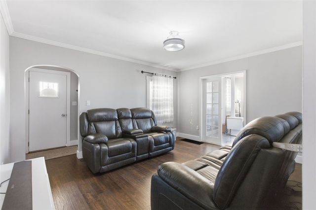 403 Oak St., West Mifflin, PA 15122