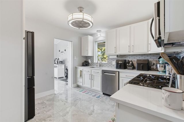 403 Oak St., West Mifflin, PA 15122