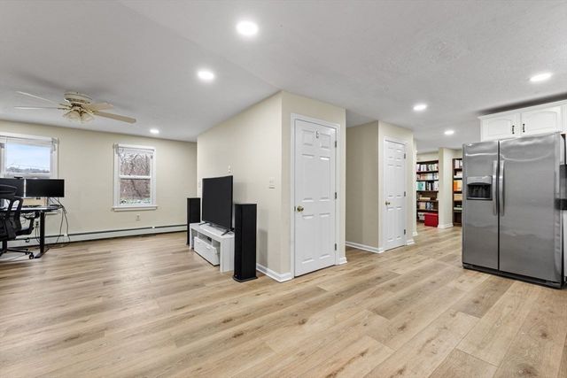 13 Plain St, Upton, MA 01568