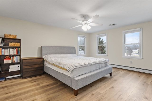 13 Plain St, Upton, MA 01568