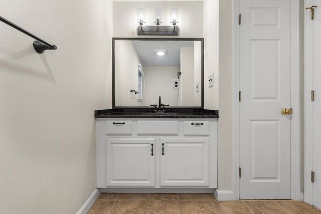 13 Plain St, Upton, MA 01568