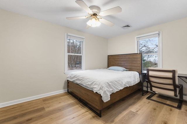 13 Plain St, Upton, MA 01568