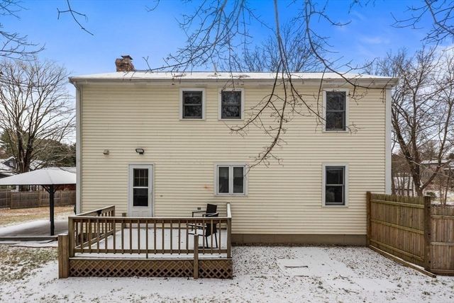 13 Plain St, Upton, MA 01568