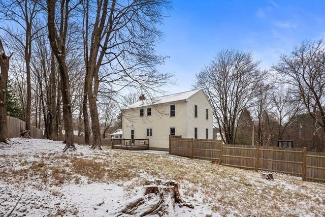 13 Plain St, Upton, MA 01568