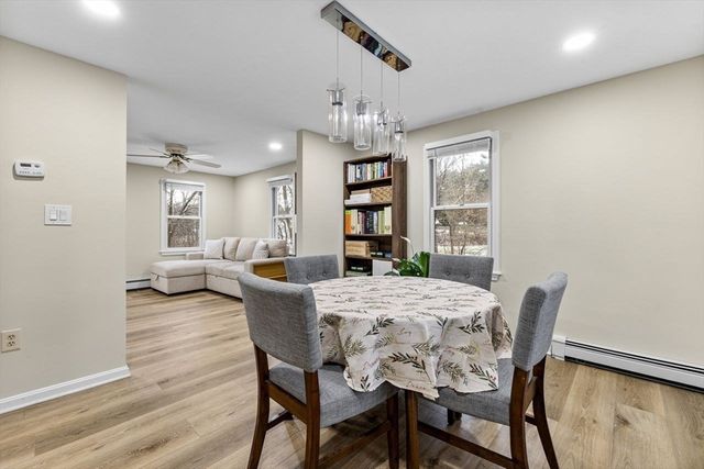 13 Plain St, Upton, MA 01568