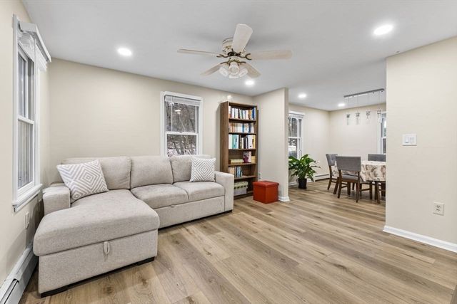 13 Plain St, Upton, MA 01568