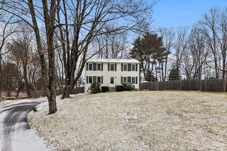 13 Plain St, Upton, MA 01568
