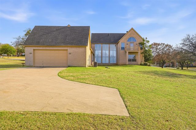 2829 Bent Oaks Drive, Burleson, TX 76028